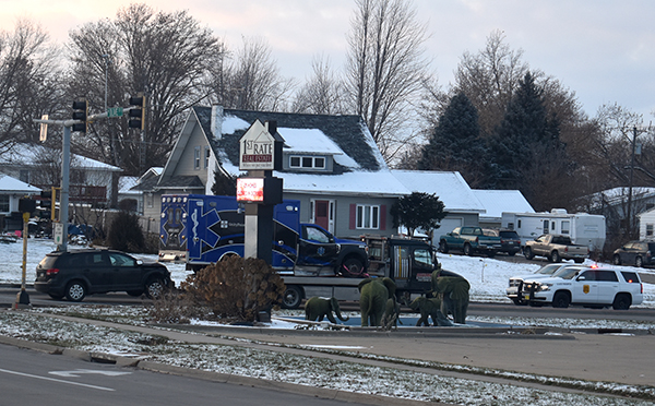 Crash involving ambulance briefly shuts down traffic Monday | News, Sports, Jobs - Vimarsana News